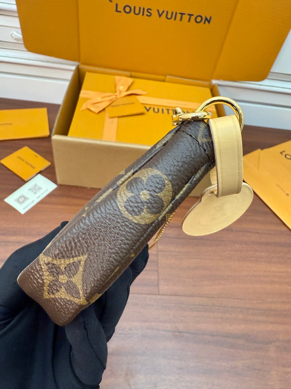 Lv Mini Pochette