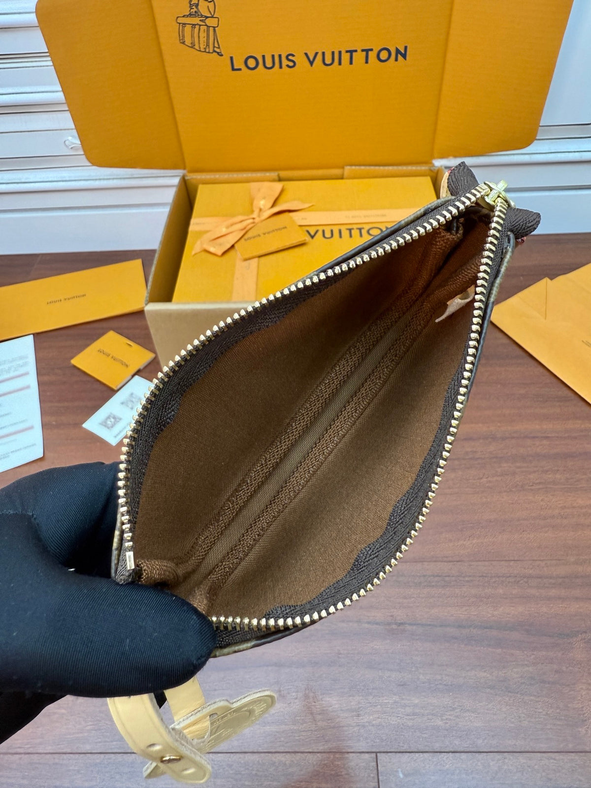 Lv Mini Pochette