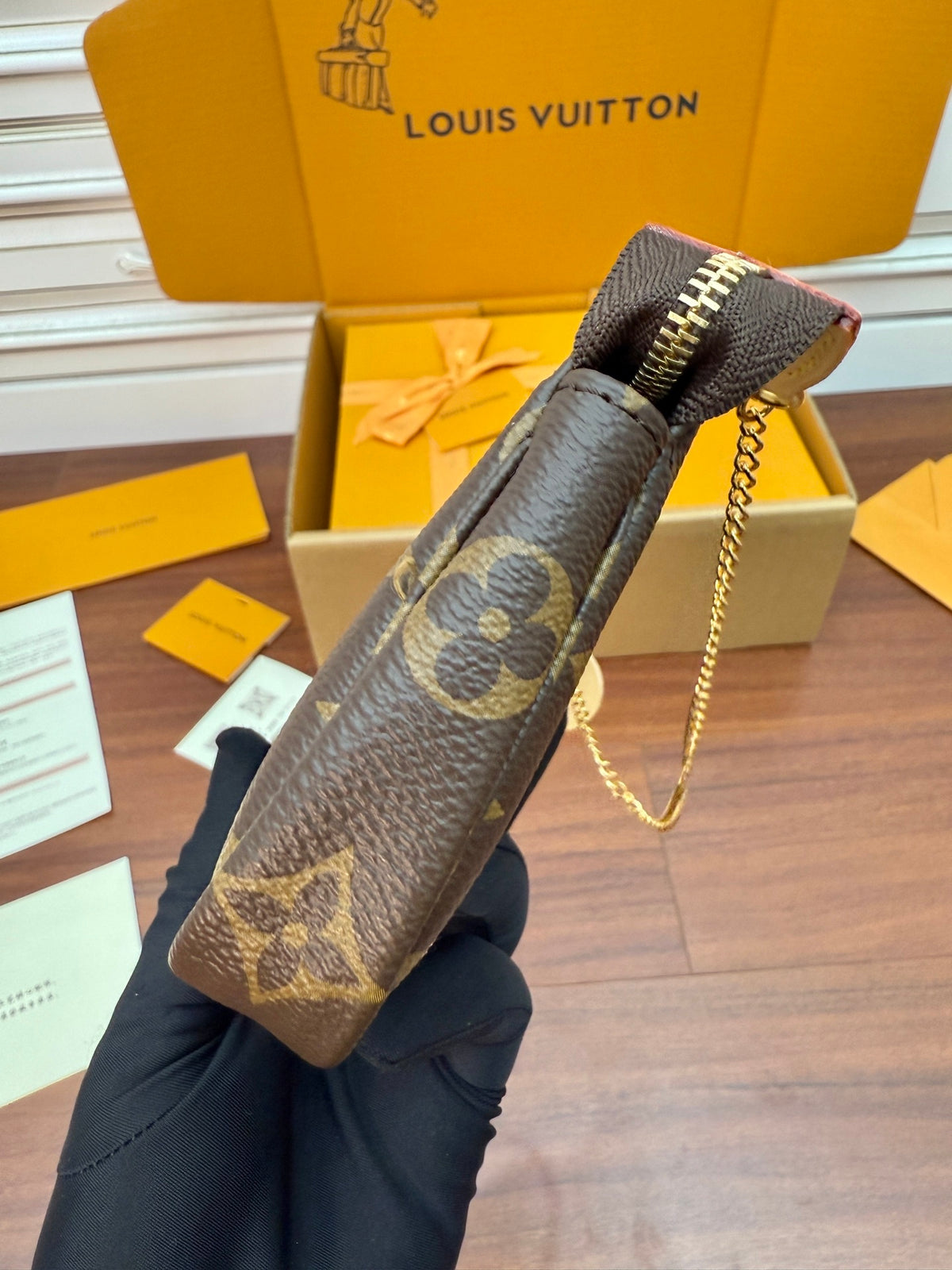 Lv Mini Pochette