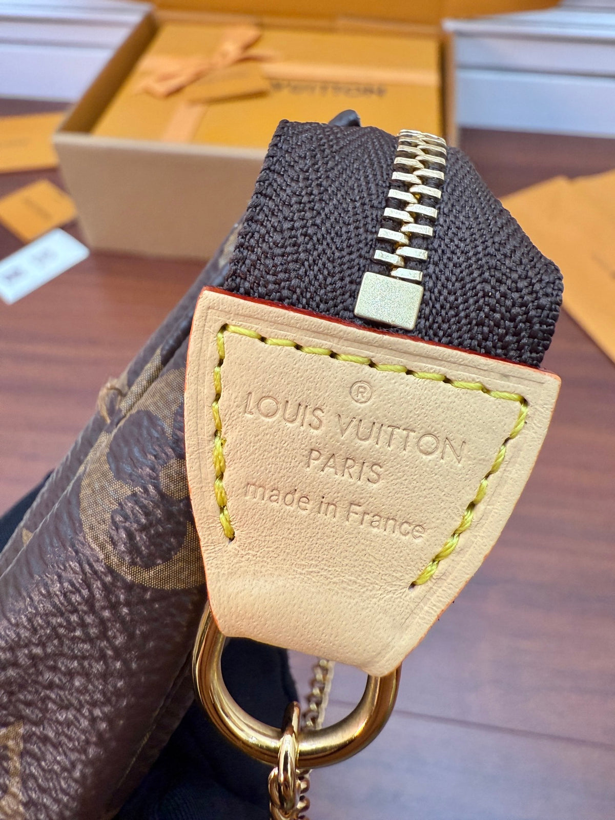 Lv Mini Pochette