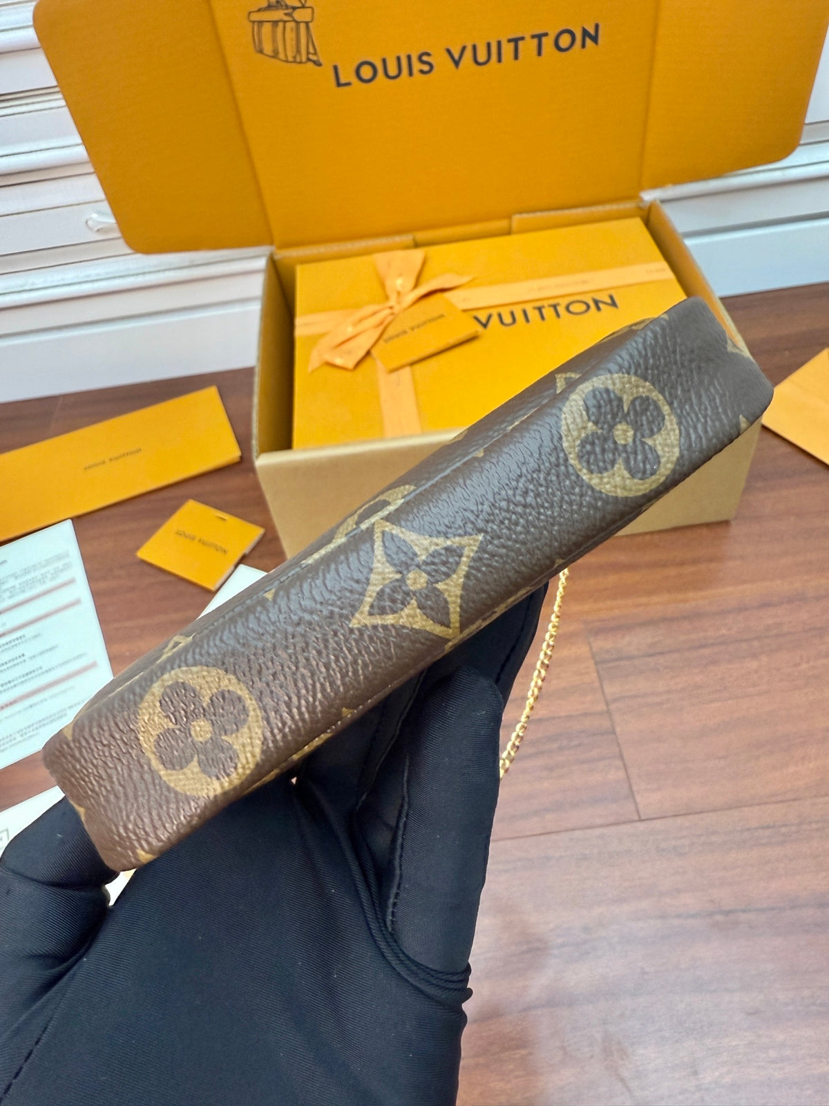 Lv Mini Pochette